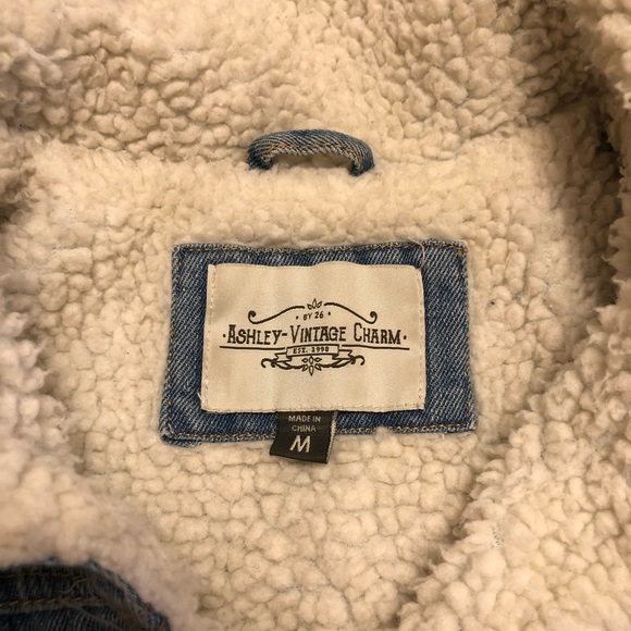 Distressed Denim Jacket 🌟 - Picture 3 of 4